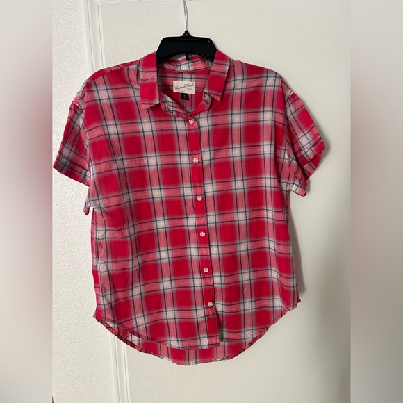 NWOT Universal Thread Red Blue Plaid Short Sleeve Button Down Shirt Top. Size M - Picture 1 of 7